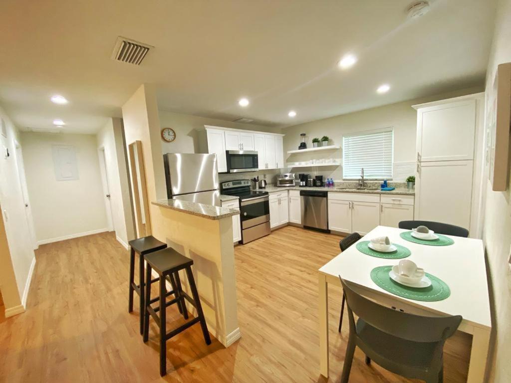 Вилла *New*Sunshine Gorgeous- 3Bd/2Ba -Private Backyard! Порт-Ориндж Экстерьер фото
